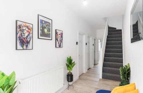 Luton Apartment | F3 Modern Studio Flat - Prime TV - Parking - Wi-Fi