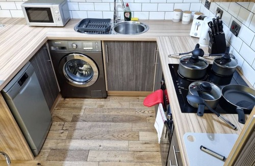 Leeds Condo | *F43NH* Setup for your most relaxed & Cosy stay + Free Parking + Free Fast WiFi *