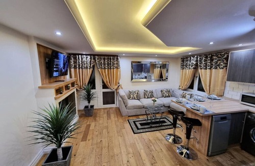 Leeds Condo | *F43NH* Setup for your most relaxed & Cosy stay + Free Parking + Free Fast WiFi *
