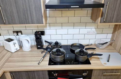 Leeds Condo | *F43NH* Setup for your most relaxed & Cosy stay + Free Parking + Free Fast WiFi *