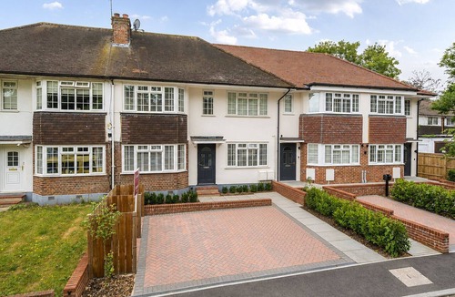 Weybridge Apartment | Fabulous 2 Bed Maisonette with private garden Weybridge High Street 5 min walk