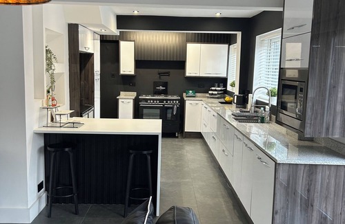 Seisdon House | Fabulous 7-bedroom Hyacinth House perfect for your Birmingham getaway