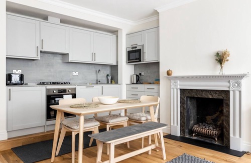 Redcliffe Apartment | Fabulous Chelsea 2 bed