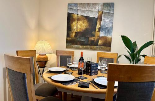 Stamford House | Fallow Cottage, 3 Bedrooms, Woodburner - Heart of Stamford by Belmont Places