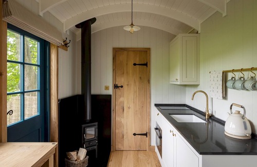 Baslow Cottage | Fallow Shepherd's Hut Chatsworth Estate