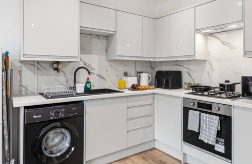 Offerton Apartment | Families | Free Parking | Links to Manchester