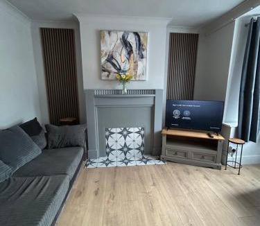 Frampton House | Family & Contractor 3-bed detached Home