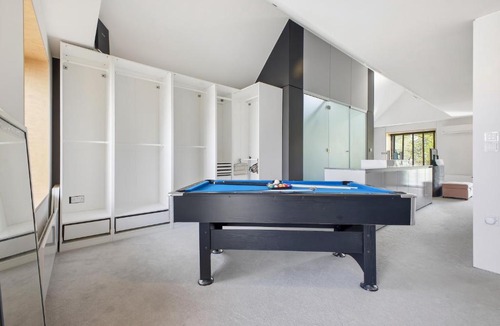 Salford House | Family Home Air Con 2 Free Parking Backyard - Pass the Keys