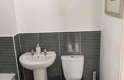 Solihull Apartment | Fantastic 2 Bedroom Apartment- close to Birmingham Airport/NEC/Hospital