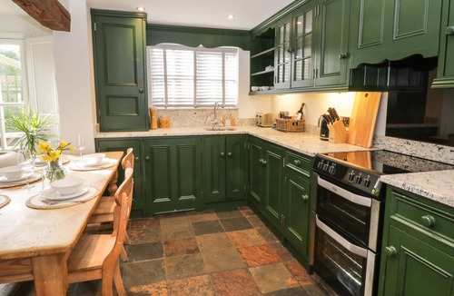 Acaster Malbis Cottage | FERRY COTTAGE 3-BED, family friendly, with a garden in Acaster Malbis