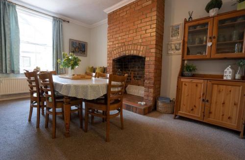 Derby House | Finest Retreats - House on The Green