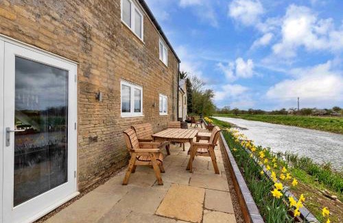 Thurlby House | Finest Retreats - The Warren