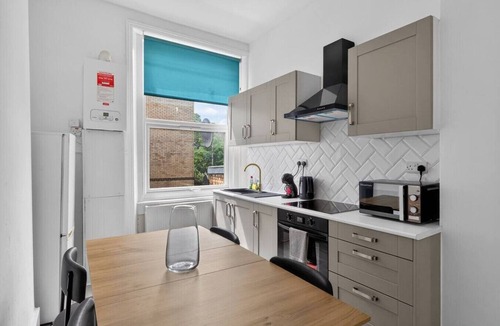 Finsbury Park Apartment | Finsbury Park | Stylish 1BR | Near Tube | Wifi