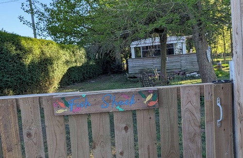Frampton House | Fish Shack at Rampart - Rustic stay