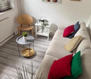 Milton Keynes House | Flamingo Short Lets Greenleys