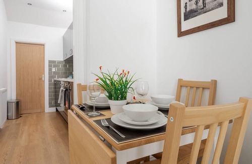 Offerton Park Apartment | Fredo's Apt - 1 bed, Free Parking, Wi-Fi, Hospital