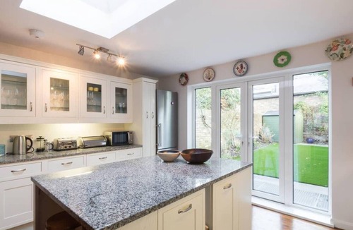 Parsons Green and Walham Cottage | Fulham 4-bed House & Garden Near Tube