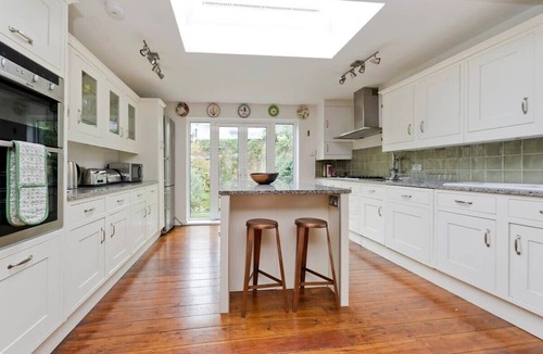 Parsons Green and Walham Cottage | Fulham 4-bed House & Garden Near Tube