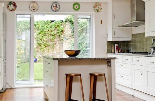 Parsons Green and Walham Cottage | Fulham 4-bed House & Garden Near Tube
