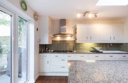 Parsons Green and Walham Cottage | Fulham 4-bed House & Garden Near Tube