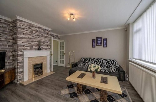 Shirley House | Full House | NEC Free Parking & Netflix Fast Wifi
