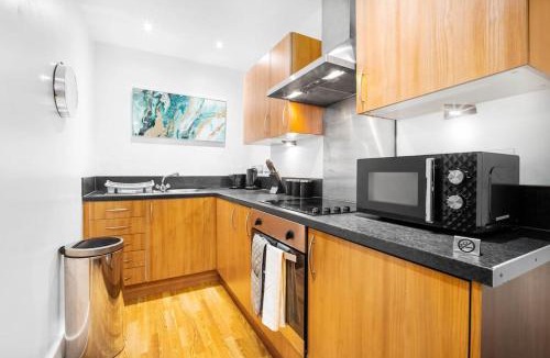 Theatreland Birmingham Apartment | Funky Arcadian Centre Apartment By Azura Nights