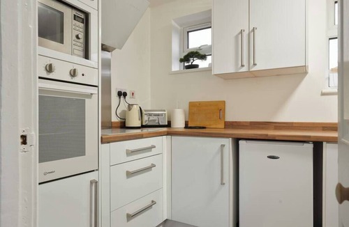 Scunthorpe House | Garden Retreat w/Free Parking & Village Access