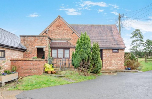 Quedgeley Cottage | 1 Bed in Stratford-upon-Avon (oc-g34446)