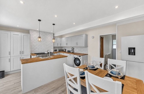Northampton House | Central & Stylish House Free Parking Super-Fast Wifi Smart TV Self-Check-In Yoko Property