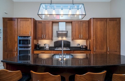West End Apartment | Georgian Elegance with Patio Garden, West End - Pass the Keys