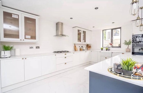 Wolverhampton House | Glams beautiful luxury home