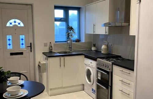 Childs Hill Apartment | Golders Green Sweet Home Garden