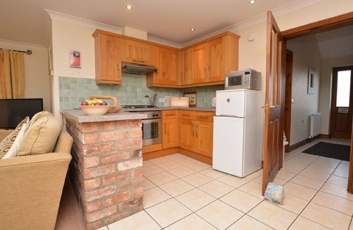 Maltby le Marsh Cottage | Grange Farm Park - CHESTNUT COTTAGE - Sleeps 6 Dog friendly