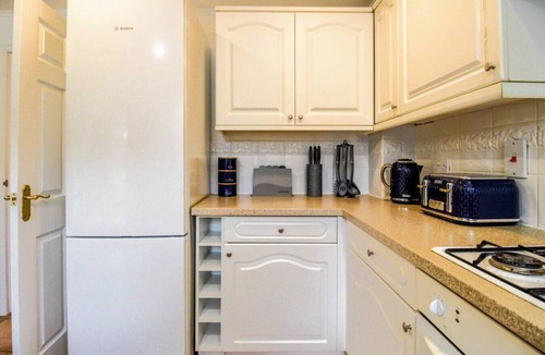 Milton Malsor House | Grange House Sleeps 6 Driveway Parking Sky TV Fast WiFi Self-Check-In Yoko Property