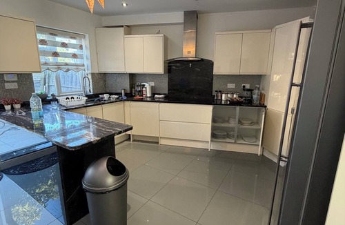 Tottenham House | Greenview Manor house in Tottenham North London 4BRM 2bath