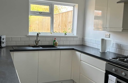 Grimsby Apartment | Grimsby Workers Haven 4 Bed Renovated House Sleeps 8n