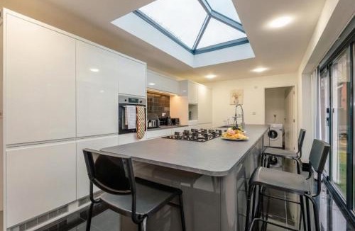 Rochdale House | Group-Friendly Home near Manchester with Hot Tub and Private Cinema Room