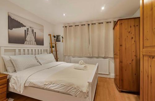 Droylsden House | GuestReady - Cozy 3-Bedroom Home in Droylsden