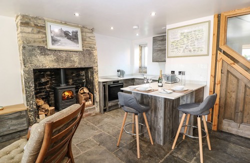 Honley Cottage | HA'PENNY COTTAGE, pet friendly, character holiday cottage in Meltham