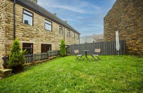 Ogden House | Halifax Retreat Pet-Friendly Haven
