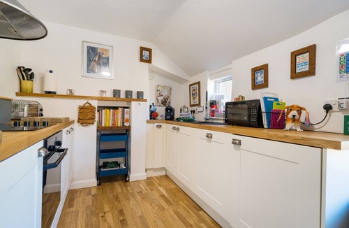 Docking Cottage | Hare Cottage - sleeps 4 guests in 2 bedrooms