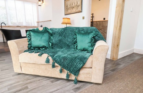 Briggswath Cottage | HAWTHORN LODGE, pet friendly, luxury holiday cottage in Whitby