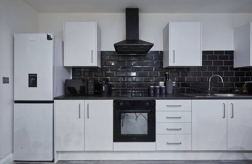 Bradford House | Hayy Signature Bradford | Luxury 8BR Townhouse