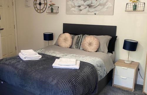 Huddersfield Apartment | Hayy Studios Comfortable Stays in Deighton