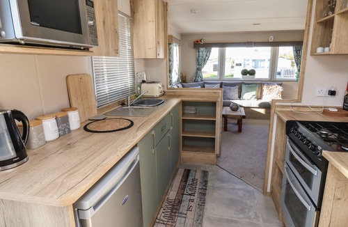Tattershall Cottage | HD RETREAT, pet friendly, with hot tub in Tattershall