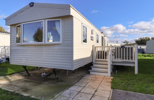 Tattershall Cottage | HD RETREAT, pet friendly, with hot tub in Tattershall