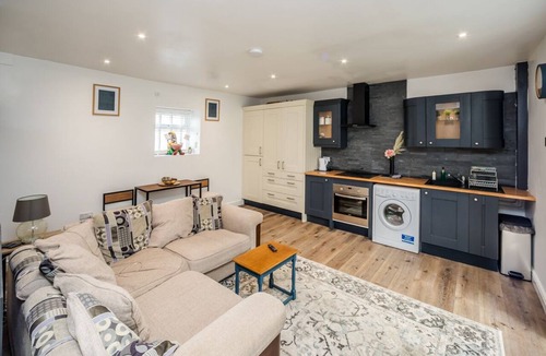 Huddersfield House | he Tucked Away cottage 2 or 3 Bedroom Options