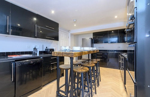 Headingley House | Headingley Hub - 8-Bedroom Home for Large Groups - Pass the Keys