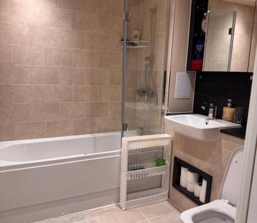 Botwell Apartment | Heathrow Hayes