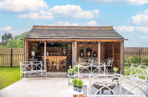 Scunthorpe House | Hen Party House Sleeping 13: Private Spa & Catering